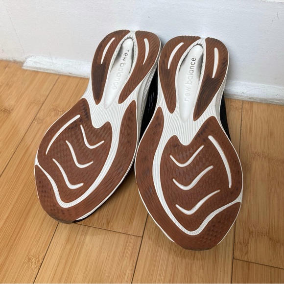 Black New Balance sneakers in leopard print, size 8 - Picture 6 of 6